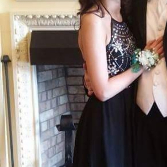 Formal Dress - Picture 2 of 6